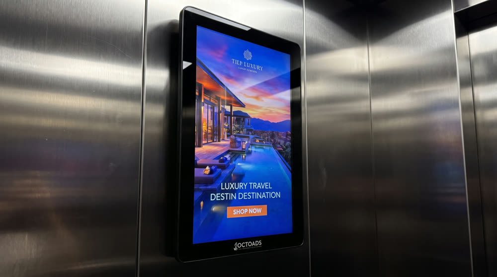 Ekran yakın planı, tam ekran marka reklamı